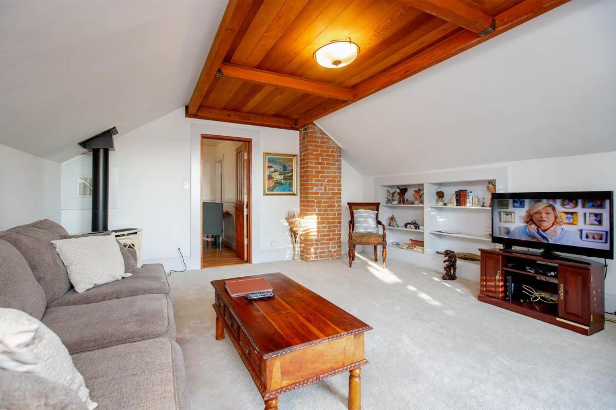 Alameda 3Br Unique Victorian Penthouse With Deck And Outdoor Furniture, Ac, 3 Blocks To Beach & Shopping Center & 2 Free Parking Spaces מראה חיצוני תמונה