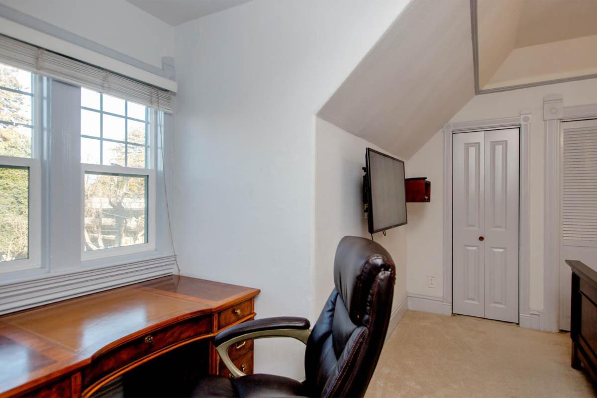 Alameda 3Br Unique Victorian Penthouse With Deck And Outdoor Furniture, Ac, 3 Blocks To Beach & Shopping Center & 2 Free Parking Spaces מראה חיצוני תמונה