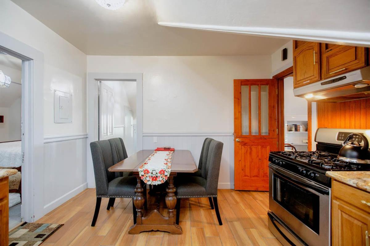 Alameda 3Br Unique Victorian Penthouse With Deck And Outdoor Furniture, Ac, 3 Blocks To Beach & Shopping Center & 2 Free Parking Spaces מראה חיצוני תמונה