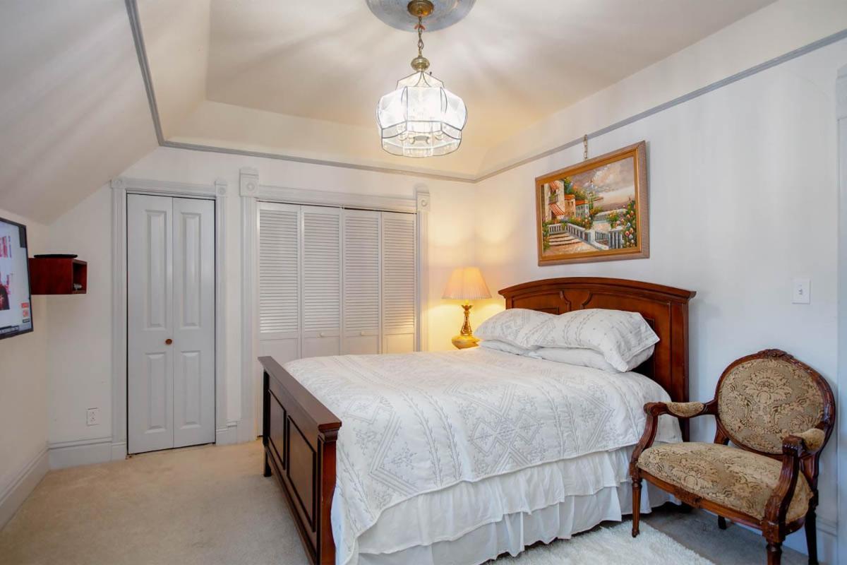 Alameda 3Br Unique Victorian Penthouse With Deck And Outdoor Furniture, Ac, 3 Blocks To Beach & Shopping Center & 2 Free Parking Spaces מראה חיצוני תמונה