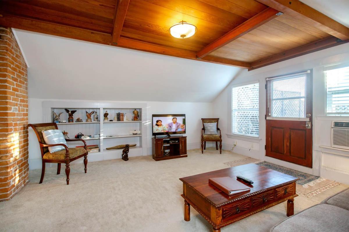 Alameda 3Br Unique Victorian Penthouse With Deck And Outdoor Furniture, Ac, 3 Blocks To Beach & Shopping Center & 2 Free Parking Spaces מראה חיצוני תמונה