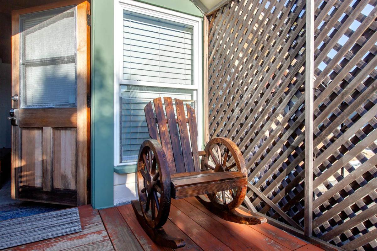 Alameda 3Br Unique Victorian Penthouse With Deck And Outdoor Furniture, Ac, 3 Blocks To Beach & Shopping Center & 2 Free Parking Spaces מראה חיצוני תמונה
