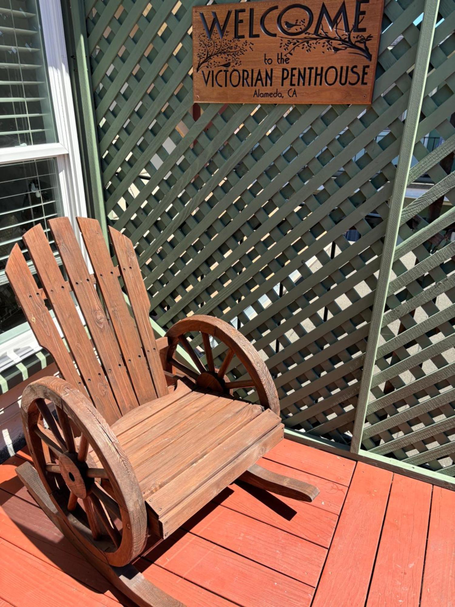Alameda 3Br Unique Victorian Penthouse With Deck And Outdoor Furniture, Ac, 3 Blocks To Beach & Shopping Center & 2 Free Parking Spaces מראה חיצוני תמונה