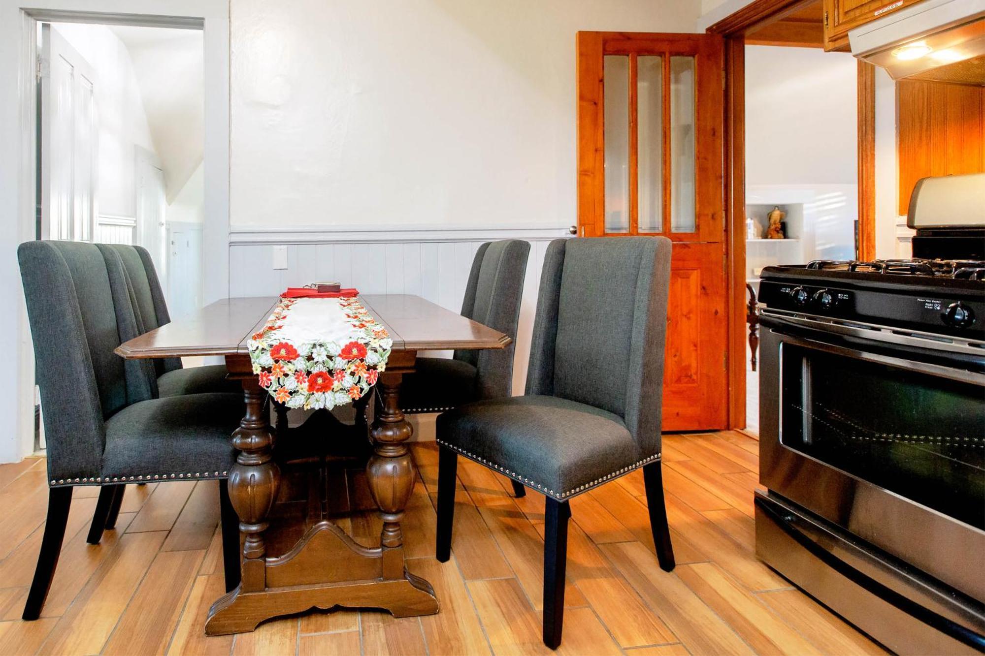 Alameda 3Br Unique Victorian Penthouse With Deck And Outdoor Furniture, Ac, 3 Blocks To Beach & Shopping Center & 2 Free Parking Spaces מראה חיצוני תמונה