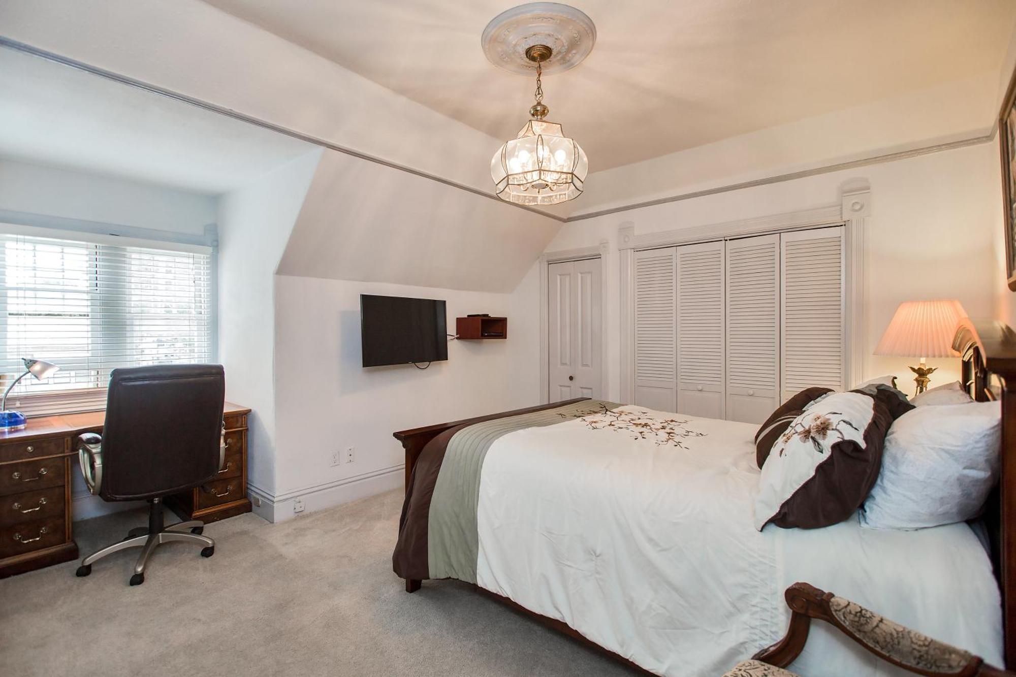 Alameda 3Br Unique Victorian Penthouse With Deck And Outdoor Furniture, Ac, 3 Blocks To Beach & Shopping Center & 2 Free Parking Spaces מראה חיצוני תמונה