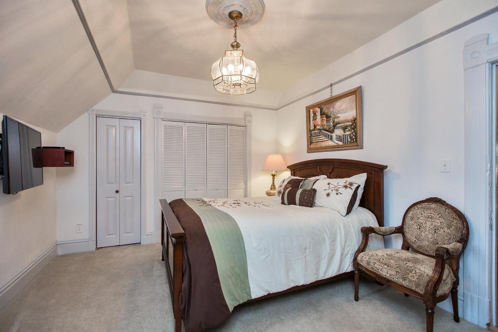 Alameda 3Br Unique Victorian Penthouse With Deck And Outdoor Furniture, Ac, 3 Blocks To Beach & Shopping Center & 2 Free Parking Spaces מראה חיצוני תמונה