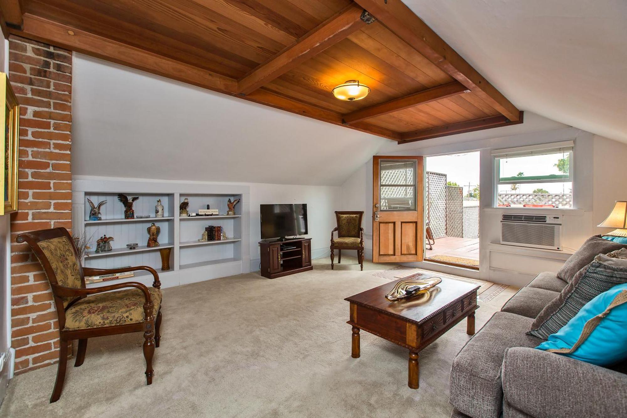 Alameda 3Br Unique Victorian Penthouse With Deck And Outdoor Furniture, Ac, 3 Blocks To Beach & Shopping Center & 2 Free Parking Spaces מראה חיצוני תמונה